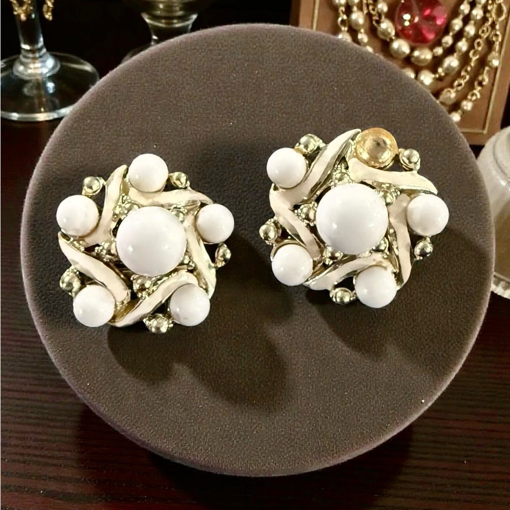 Vintage Coro Gold Tone Faux Pearl Beaded Filigree Chunky Clip On Earrings